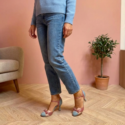 Tacones vintage con tira ajustable y estructura ortopédica