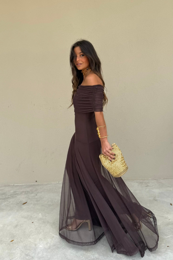 Aura | Escote Bardot y Cintura Definida