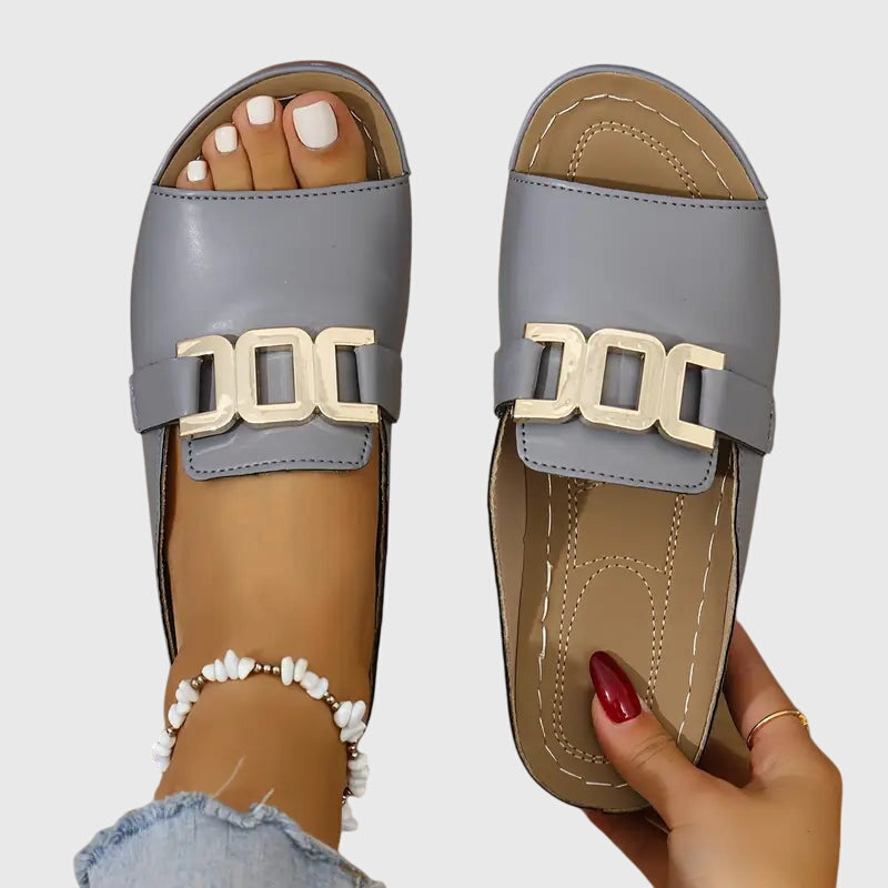 Camila - Sandalias elegantes con hebilla dorada