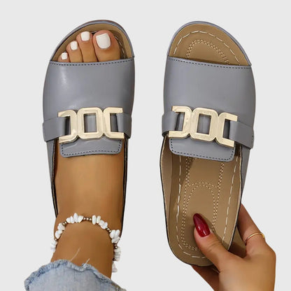 Camila - Sandalias elegantes con hebilla dorada